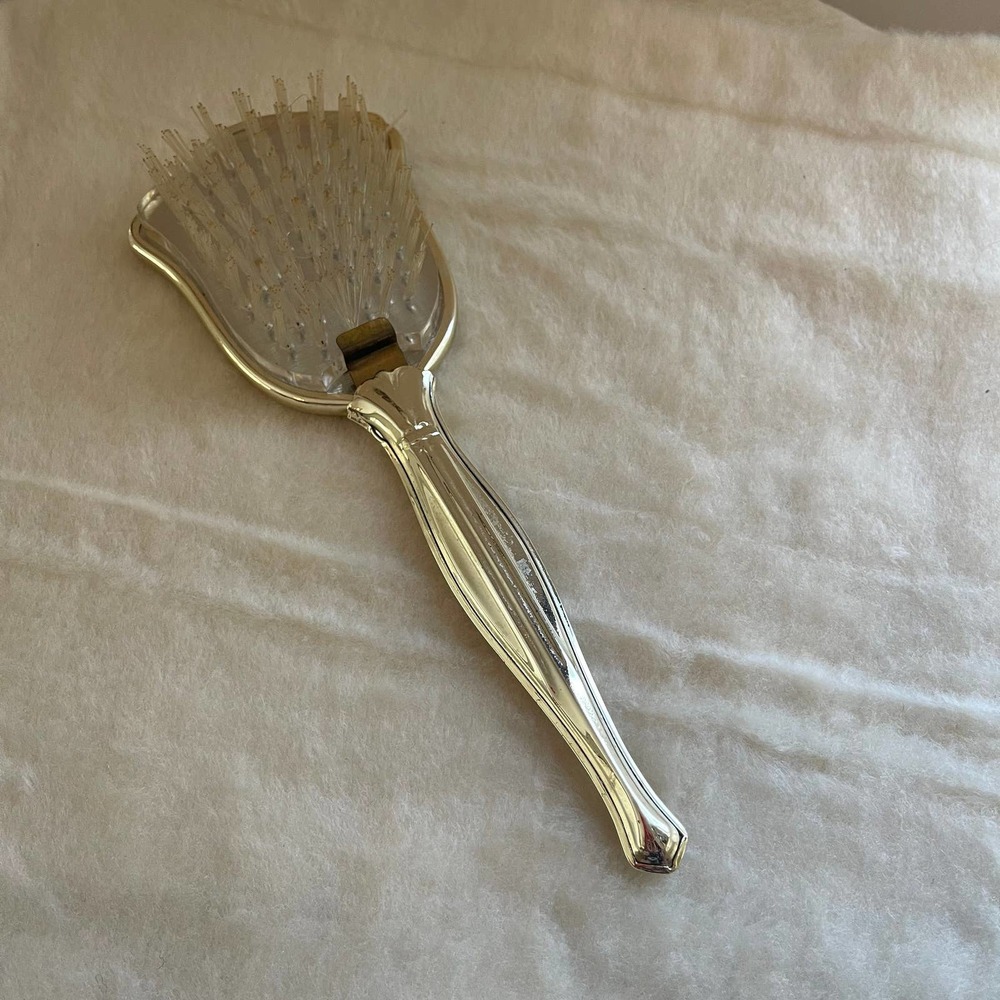 Vanity Brush